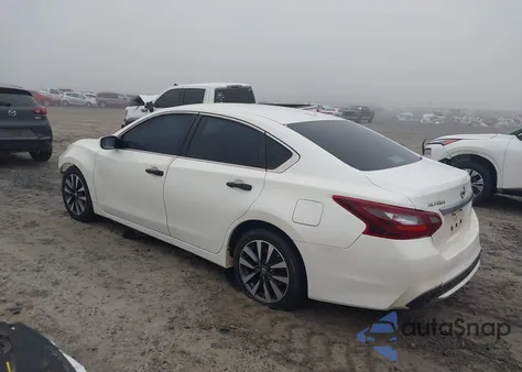 2017 Nissan Altima 2.5 Sv z USA, uszkodzony, nr VIN 1N4AL3AP8HC135283